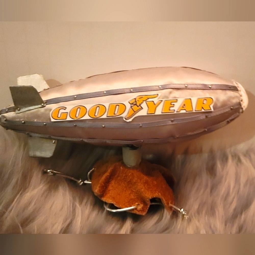 Official Movie Prop! Legally Blonde 2, Bruiser Woods' Goodyear Blimp Hat View 6